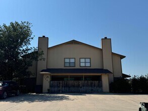 Building Photo - 1701 Cedarview Cir