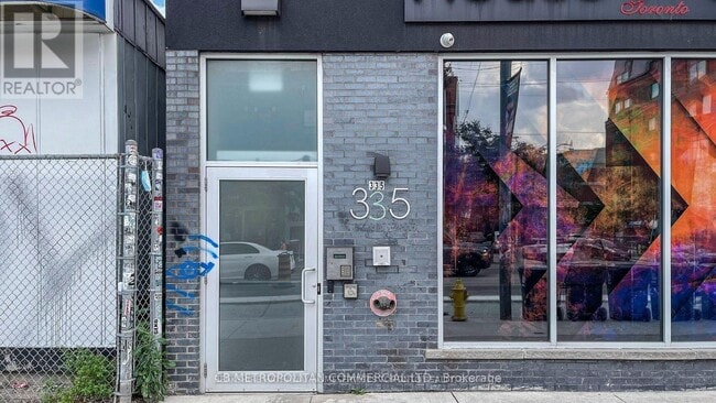 Building Photo - 335 College St