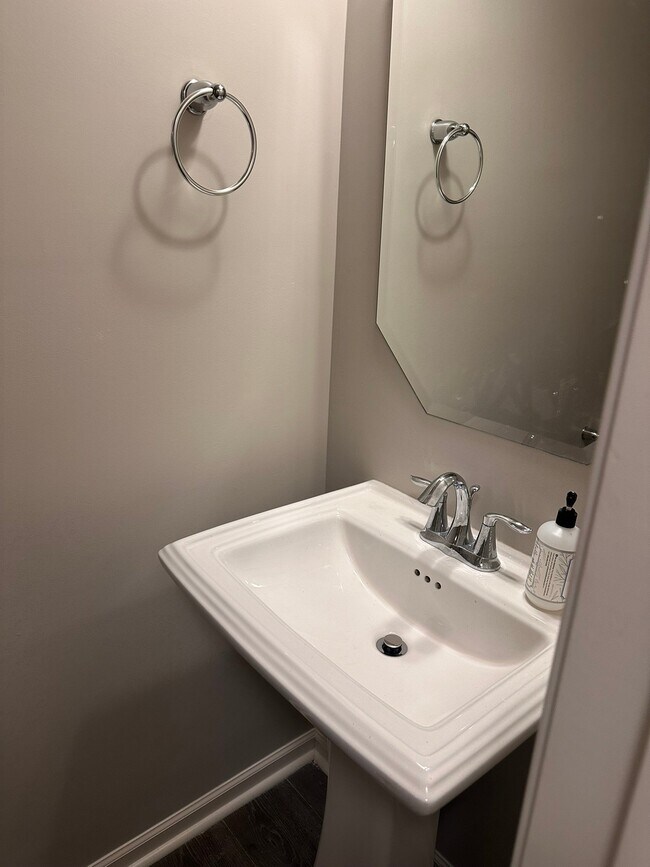 Foto del edificio - 7556 Hartsfield Dr