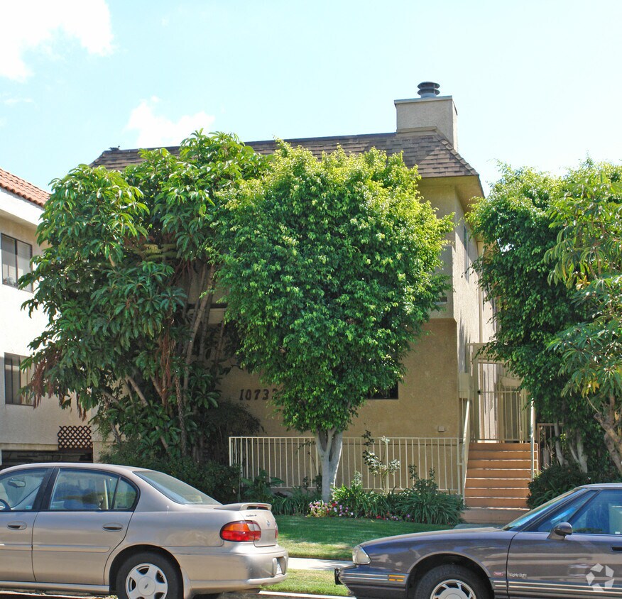 Building Photo - 10732 Lawler St