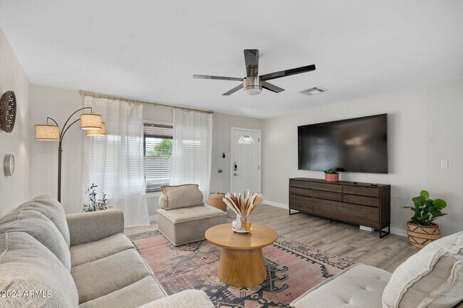 Foto del edificio - 8143 E Weldon Ave