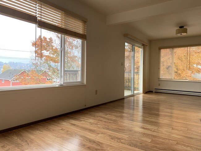 Foto del edificio - 3447 23rd Ave W