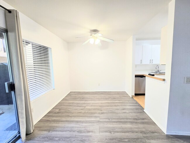 Foto del edificio - 18350 Hatteras St