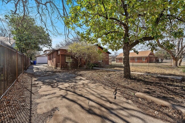 Building Photo - 2608 McFerrin Ave