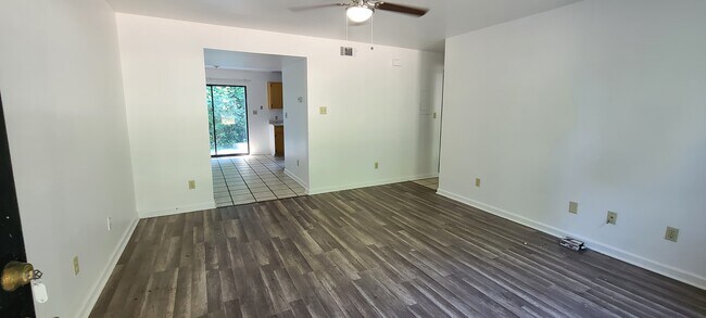 Building Photo - 2555 Chateau Ln