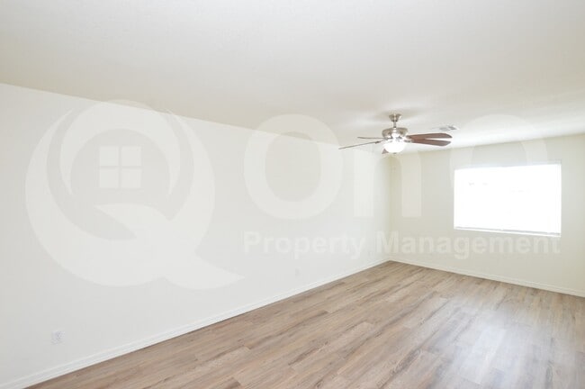 Photo - 3225 E Earll Dr House