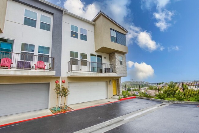 Foto del edificio - 3 Story Townhome Available Now!