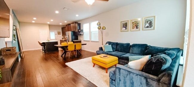 Building Photo - 1606 Los Olivios Way