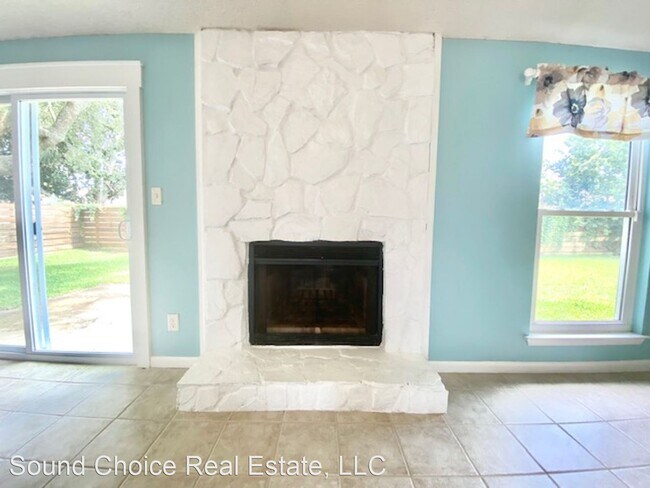 Building Photo - 3 br, 2 bath House - 303 Primrose Circle