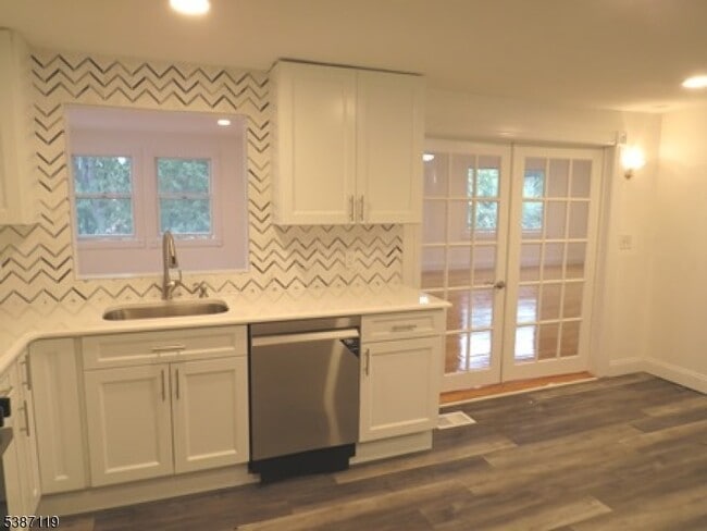 Building Photo - 84 Corabelle Ave