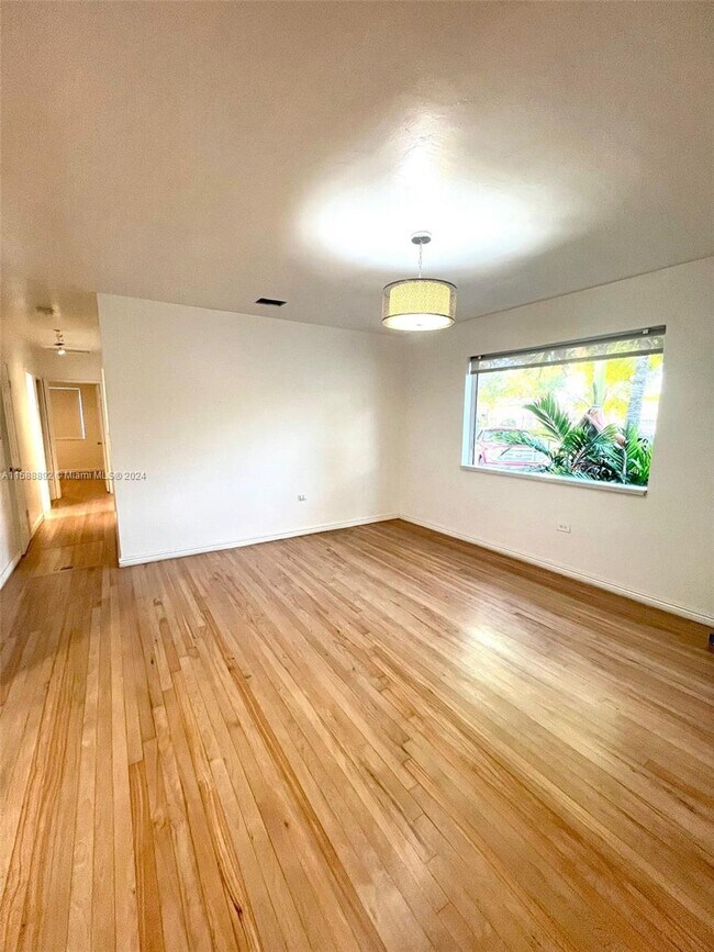 Foto del edificio - 205 NW 128th St