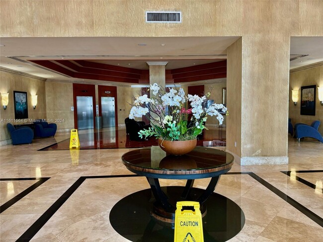 Foto del edificio - 7900 Harbor Island Dr