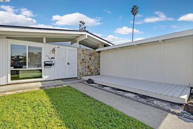 Building Photo - 24808 Mango St