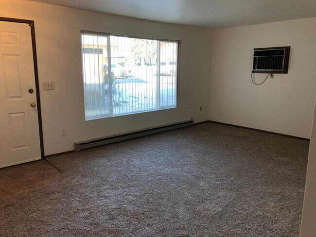 Building Photo - 28-30 E. Courtland