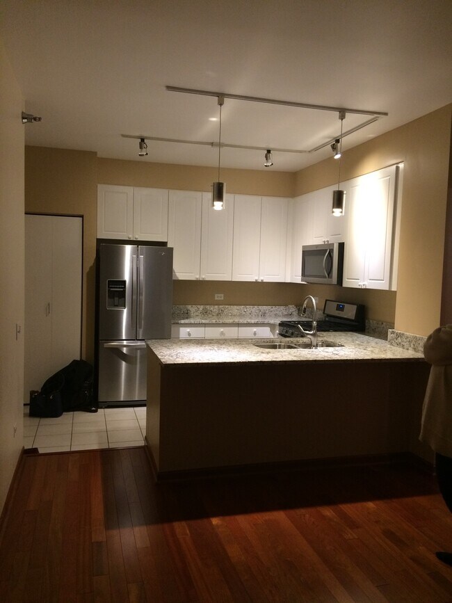 Foto del edificio - 330 N Jefferson St