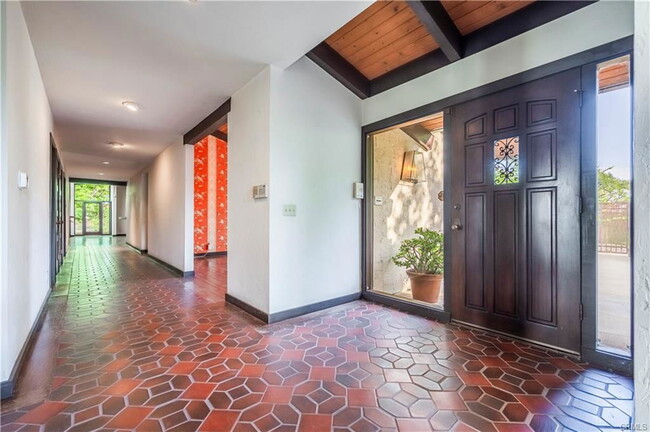 Foto del edificio - 1340 Oak View Ave