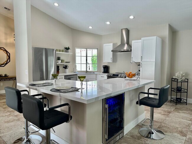 Building Photo - 43755 Cll Las Brisas W