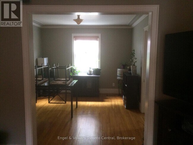 Photo du bâtiment - 639 14th St W