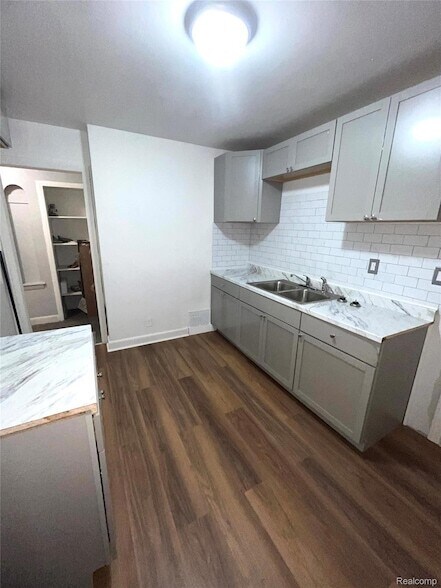 Foto del edificio - 11018 Whitehill St