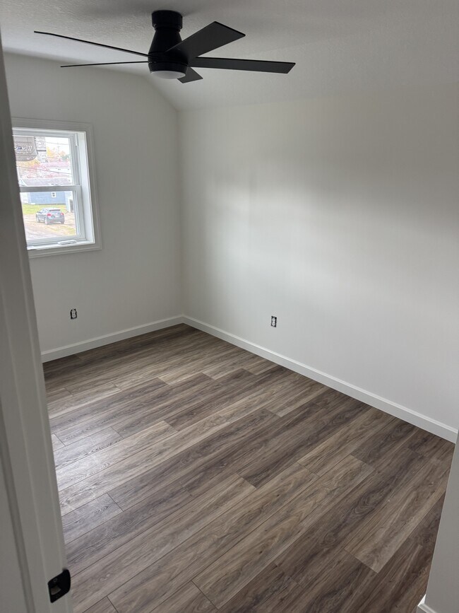 Building Photo - 14 Evans St