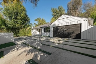 Building Photo - 5244 Vanalden Ave