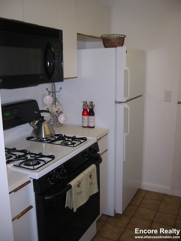 Building Photo - 237 Independence Dr