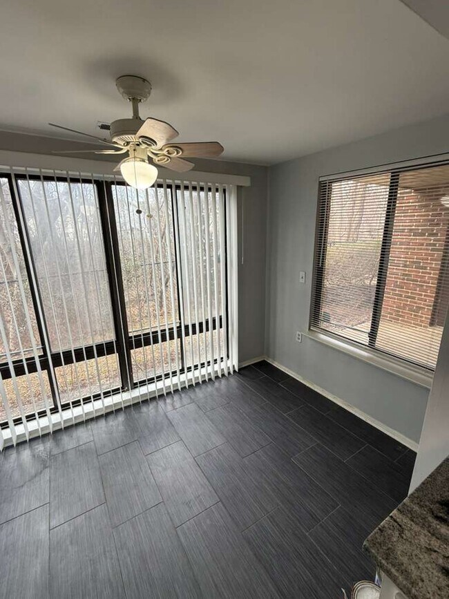 Foto del edificio - 13200 Chalet Pl