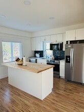 Building Photo - 515 Cow Hill Rd