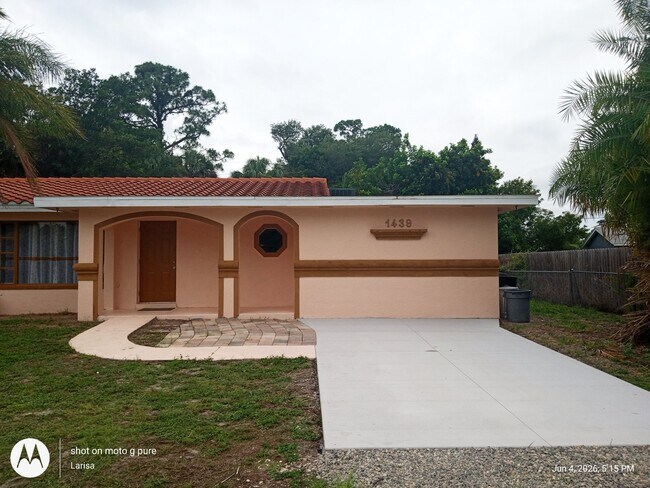 Building Photo - 1439 Glick Dr