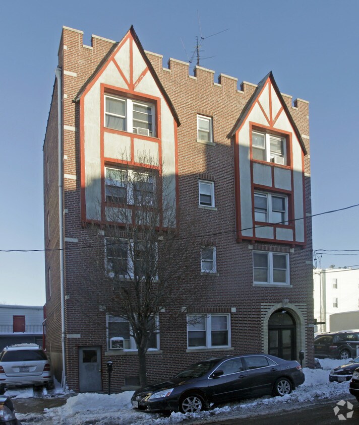 Primary Photo - 189 Stevens Ave