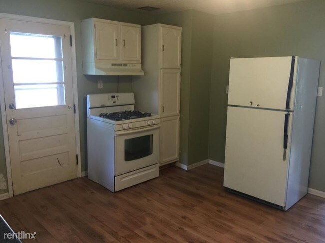 Building Photo - 3 br, 1 bath House - 3160 Broadway Avenue