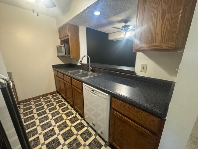 Foto del edificio - 2 bed 2 bath area Townhouse near Southpointe