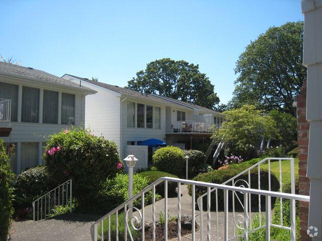 Patio - Jamestown Apartments