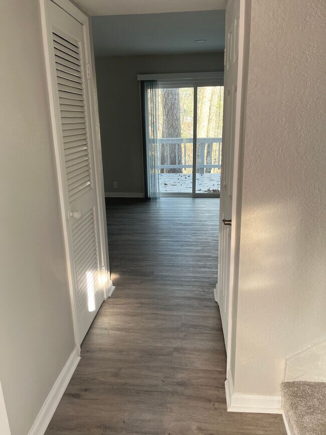 Foto del edificio - 2 bedrooms and 1.5 bathrooms