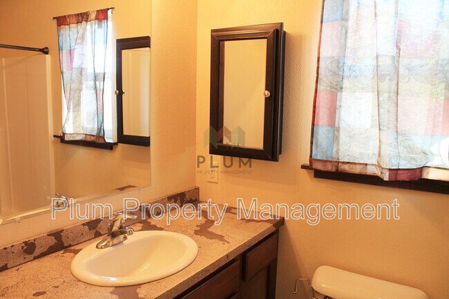 Foto del edificio - 1405 N Dickens St