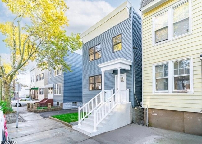 Building Photo - 111 Clarke Ave