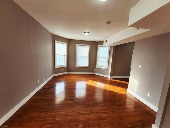 Foto del edificio - 146 Hollywood Ave