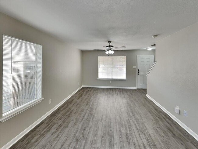 Building Photo - 15528 Martineau St
