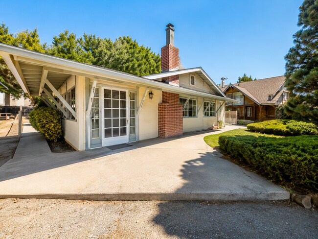 Building Photo - Move-In Ready Mountain Retreat with Garage Near Frazier Park & Los Padres Forest