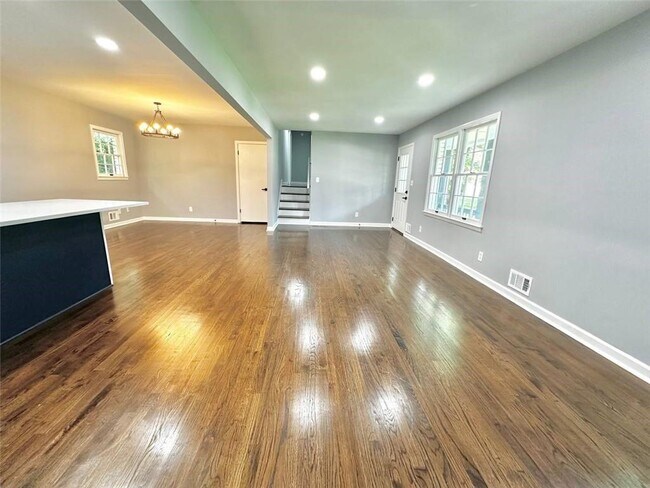 Foto del edificio - 210 Suburban Dr NW