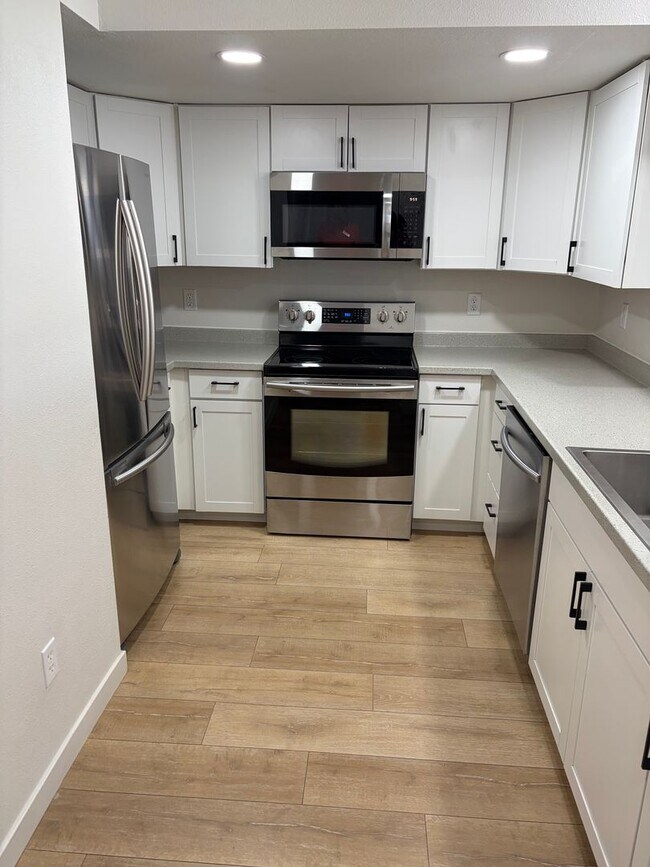 Foto del edificio - 3 BEDROOM, 2.5 BATHROOM SOUTH PARK TWIN HOME WITH ATTACHED 2 CAR GARAGE