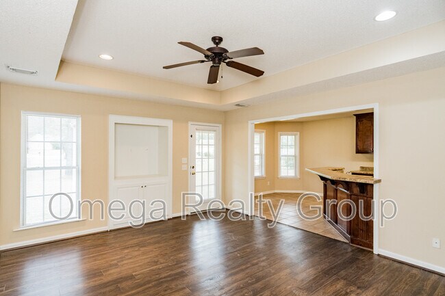 Building Photo - 13834 Roanoke Dr
