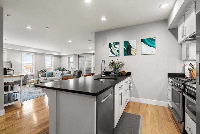 Building Photo - 339 W Broadway