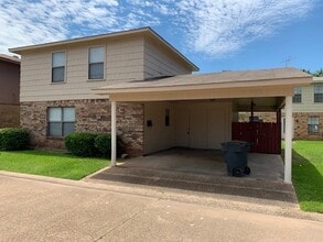 Building Photo - 303 Carriage Square Dr