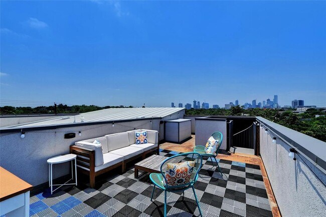 Foto del edificio - 2100 Rosewood Ave