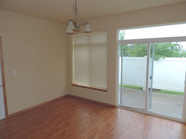 Foto del edificio - $1,800 | 3 Bedroom, 3 Bathroom Town Home |...