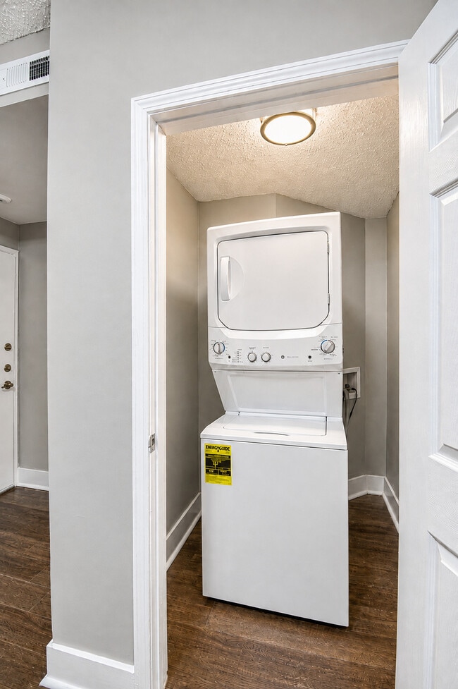 Washer / Dryer - Clear Lake Place