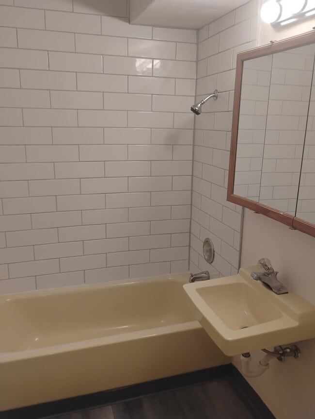 Building Photo - Briarwood Apartment Homes