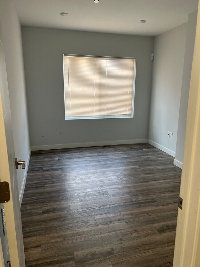 Foto del edificio - 1265 N Newkirk St