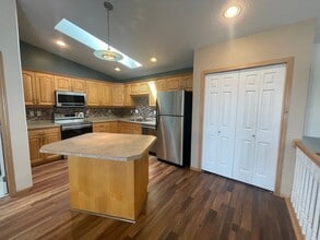 Building Photo - 1074 Parkway Dr